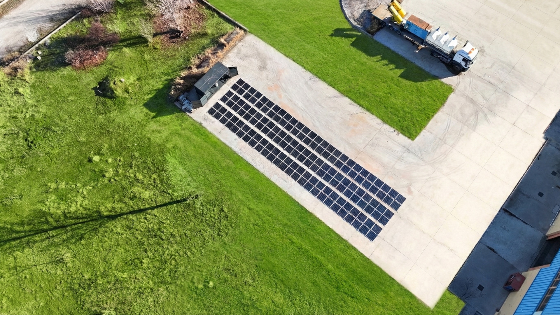 FOLDABLE Solar Container - Render 1