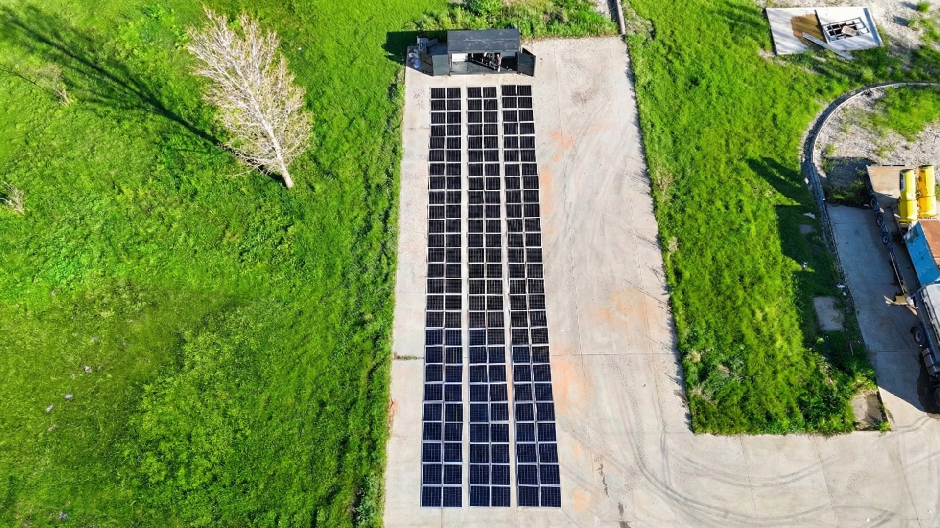 FOLDABLE Solar Container - Render 3